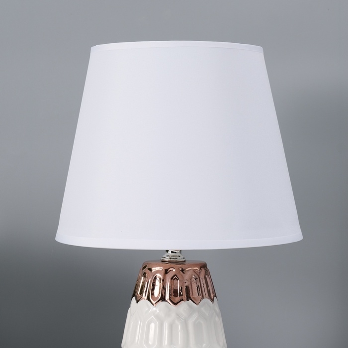 Настольная лампа с абажуром RISALUX &laquo;Деметра&raquo;, Е14, 40 Вт, белый, 20&times;20&times;33 см