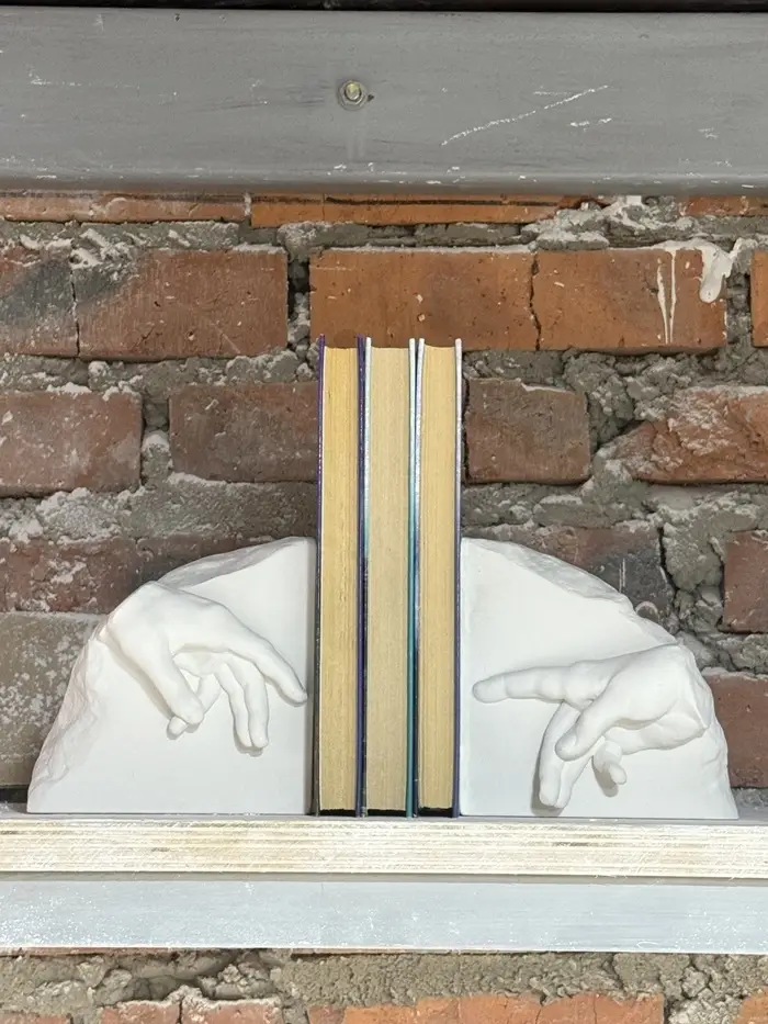 Гипсовая фигура держатель для книг (2 РУКИ) &laquo;Сотворение Адама. Фрагмент&raquo;