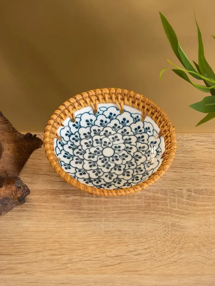 Тарелка керамическая с ротангом 13,5х13,5х3 см, МИКС