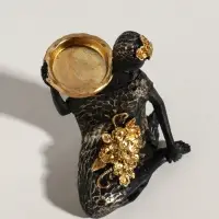 Подсвечник полистоун "Африканка в чёрном платье с цветами" с золотом d=4,5 см 11х13х16 см