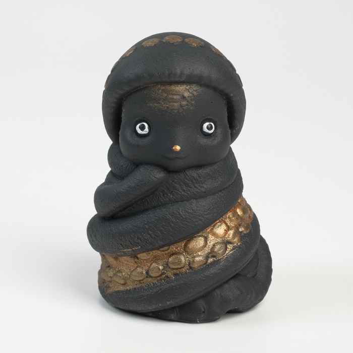 Новый год. Символ 2025. Фигура "Змея в костюме" черная, 8х6см