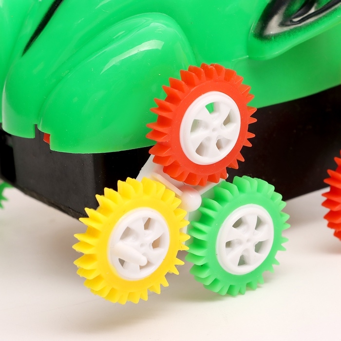 Машинка-перевёртыш &laquo;Лягушка&raquo;, работает от батареек, цвет зеленый