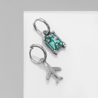 Серьги эмаль &laquo;Брелок&raquo; самолет и чемодан, цвет голубой в серебре