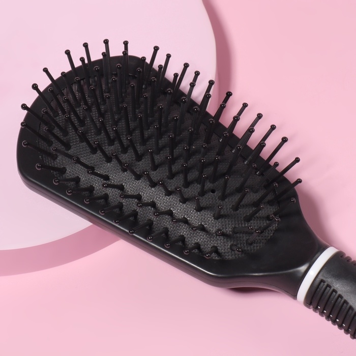 Расчёска массажная, 6,5 &times; 24 см, цвет чёрный/белый