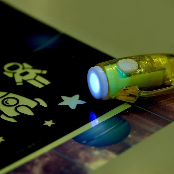 Набор для рисования светом &laquo;Удивительный космос&raquo;, ручка с фонариком и невидимыми чернилами