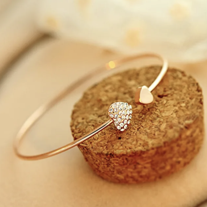 Браслет в с сердцем в стразах Браслет в с сердцем в стразах