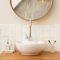 Набор аксессуаров для ванной комнаты Доляна &laquo;Цветочный барельеф&raquo;, 4 предмета (дозатор 270 мл, мыльница, 2 стакана 210 мл), цвет белый