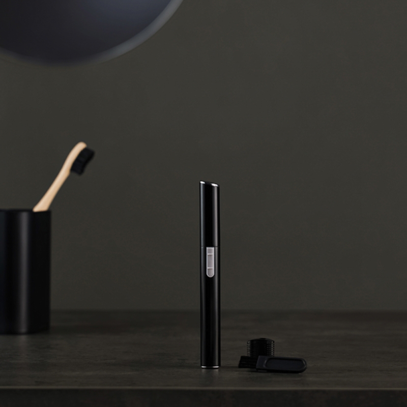 Триммер универсальный мужской, 13см, 1 насадка, 1 щетка, алюминий, пластик, питание 1xААA Триммер универсальный мужской, 13см, 1 насадка, 1 щетка, алюминий, пластик, питание 1xААA