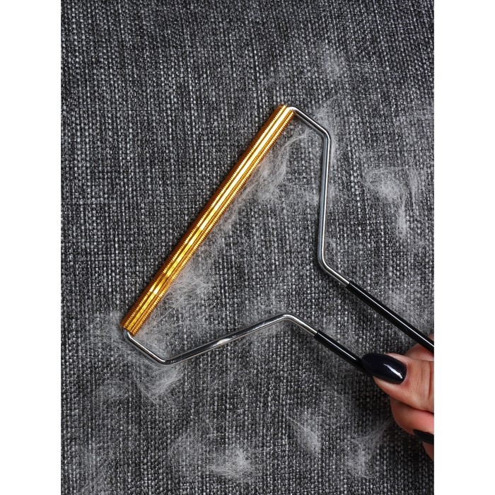 Скребок для чистки одежды, ковров, мебели Доляна, 18&times;12,5 см, ПВХ ручка