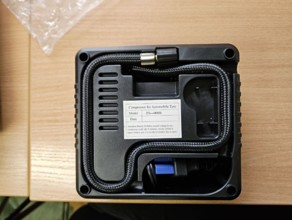 Пусковое устройство для автомобиля с компрессором