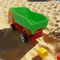 Инерционный самосвал юный строитель