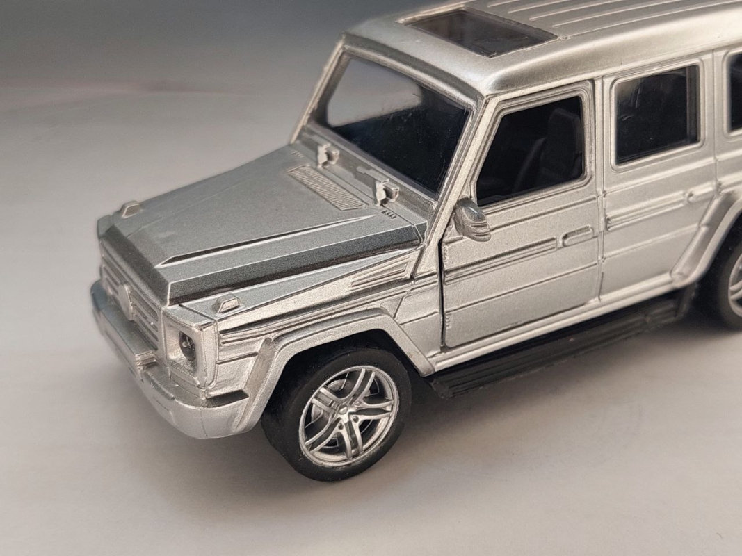 Игрушка машина джип открываются двери Игрушка машина джип открываются двери