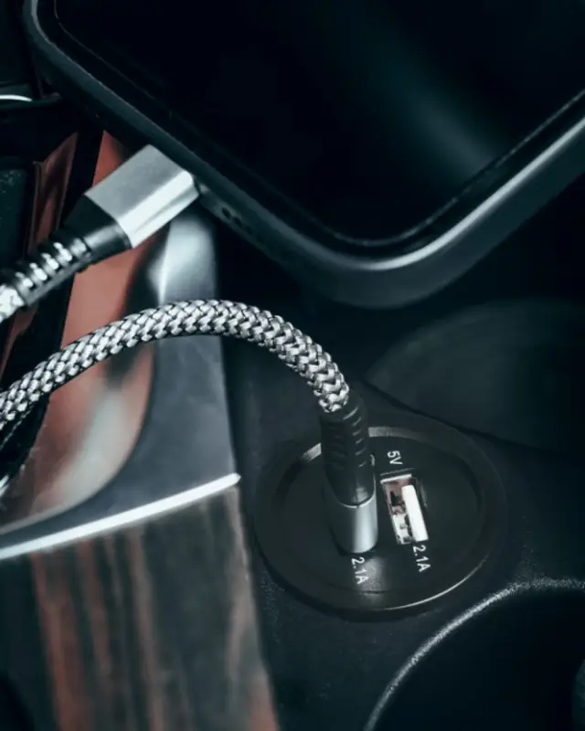 Розетка USB встраиваемая c 2 портами (5В, 2.1А + 2.1А)