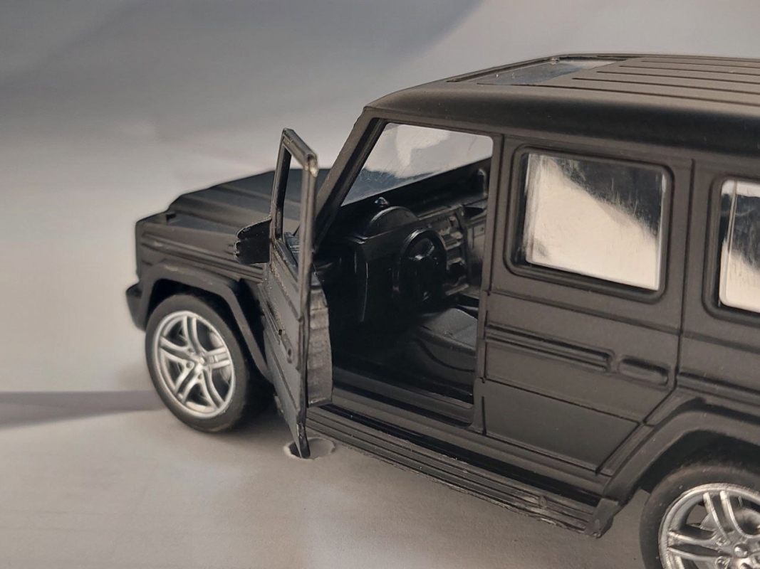 Игрушка машина джип открываются двери Игрушка машина джип открываются двери