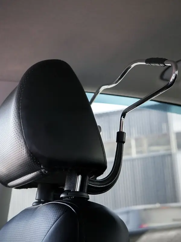 Вешалка автомобильная для одежды, на подголовник