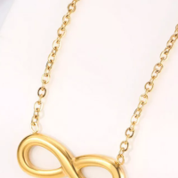 Золотое ожерелье с подвеской бесконечности