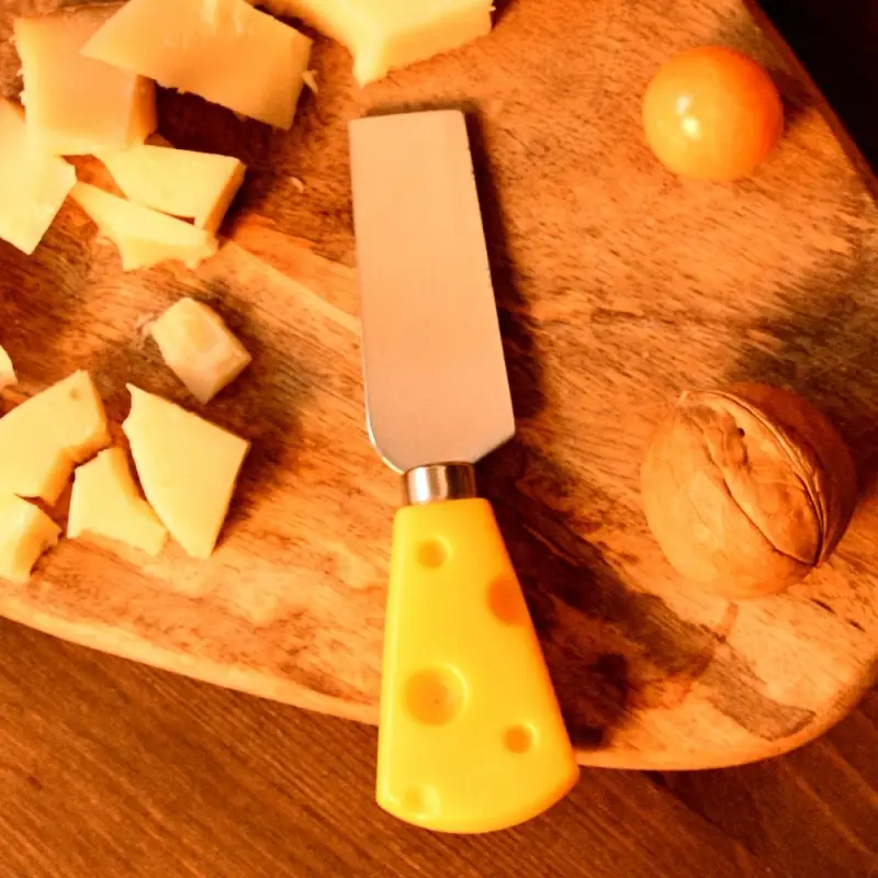 Нож лопатка для полутвердых сыров Сырный ломтик