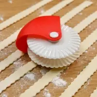 Нож для теста для нарезки фигурных полосок