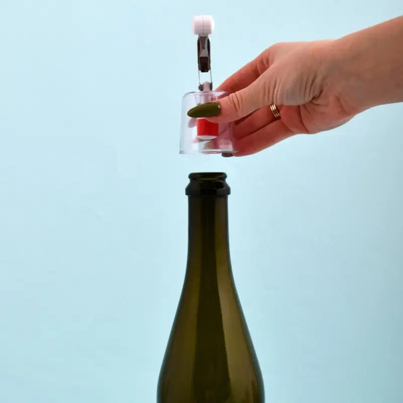 Пробка для бутылки с зажимом Стаканчик