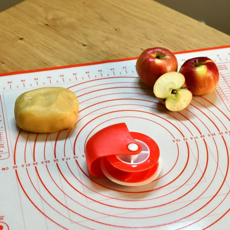 Ролик фигурный для обработки краев теста