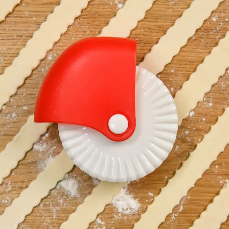 Нож для теста для нарезки фигурных полосок