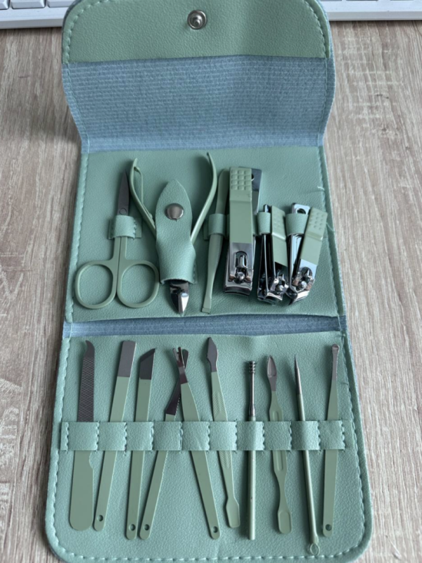 Маникюрный набор (цвет в ассортименте) Маникюрный набор (цвет в ассортименте)