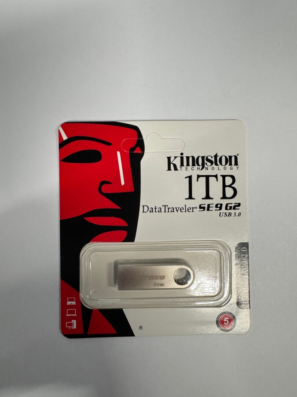 USB Флеш-накопитель 1 ТБ серебристый