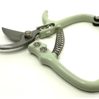 Секатор для сада с блокиратором