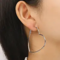 Серьги кольца в форме сердце серебряные