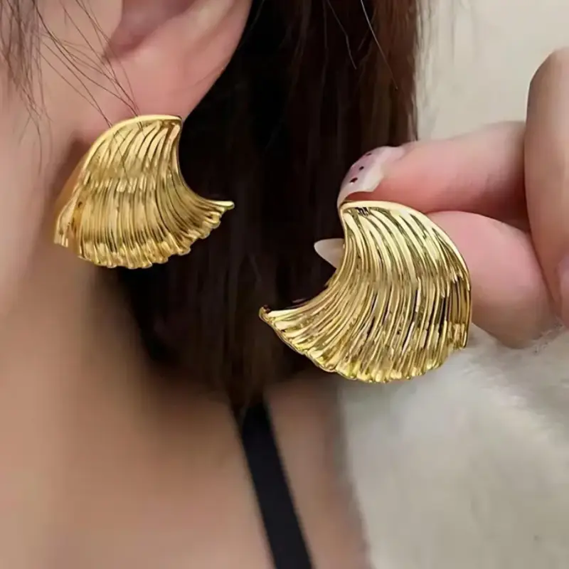 Серьги пусеты Ракушки золотистые