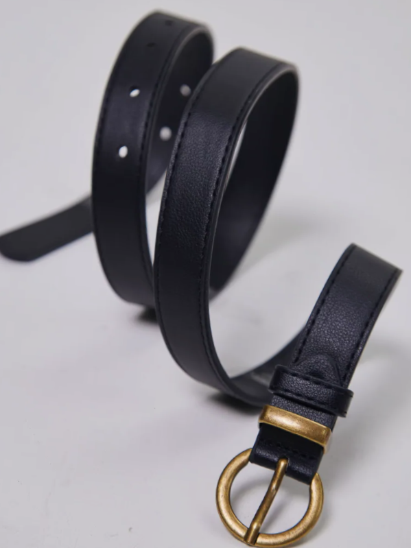 Ремень экокожа черынй с золотой пряжкой 75 см Ремень экокожа черынй с золотой пряжкой 75 см