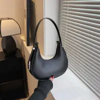 Сумка полумесяц маленькая экокожа черная