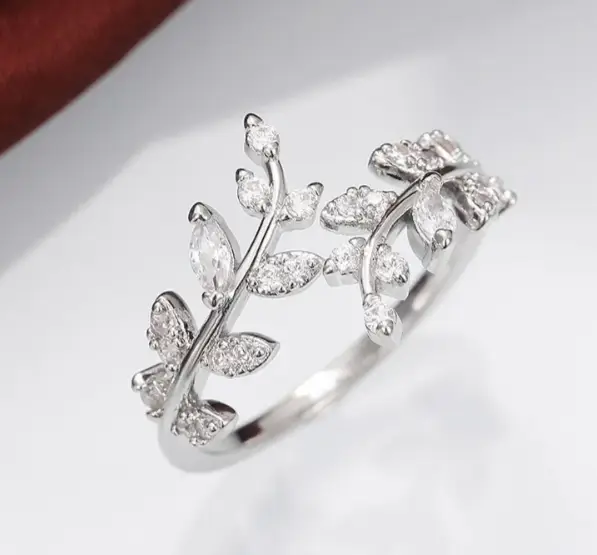 Кольцо Оливковая ветвь с камнями серебристое