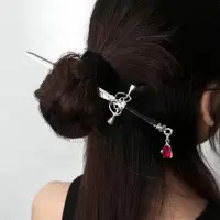 Палочка для волос шпилька Меч серебристая с кристаллом