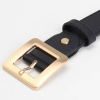 Ремень с золотой пряжкой квадратной женский 85 см