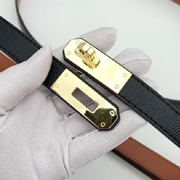 Ремень черный с поворотным замком золото 100 см