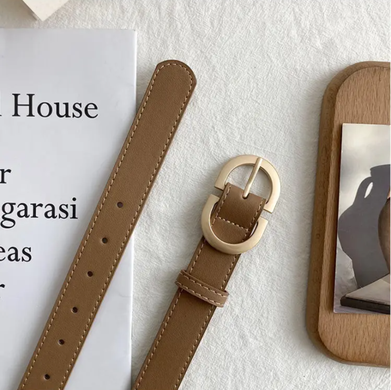 Ремень бежевый с золотой пряжкой 100 см Ремень бежевый с золотой пряжкой 100 см