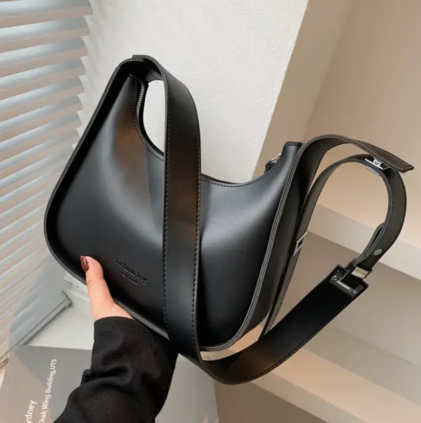 Сумка багет экокожа черная