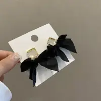 Серьги с камнем и черными бантами