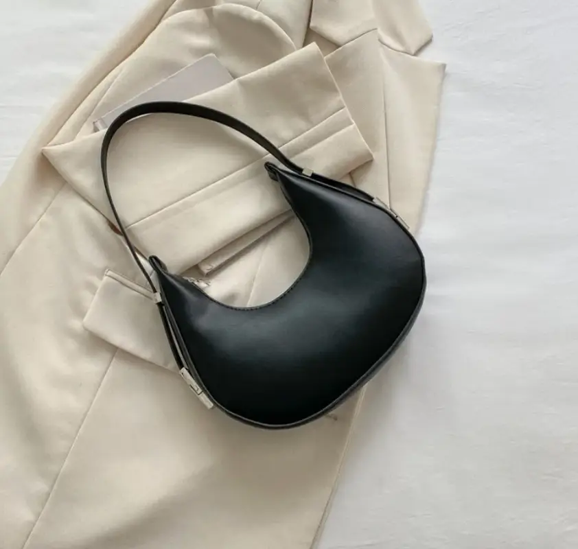 Сумка полумесяц маленькая экокожа черная