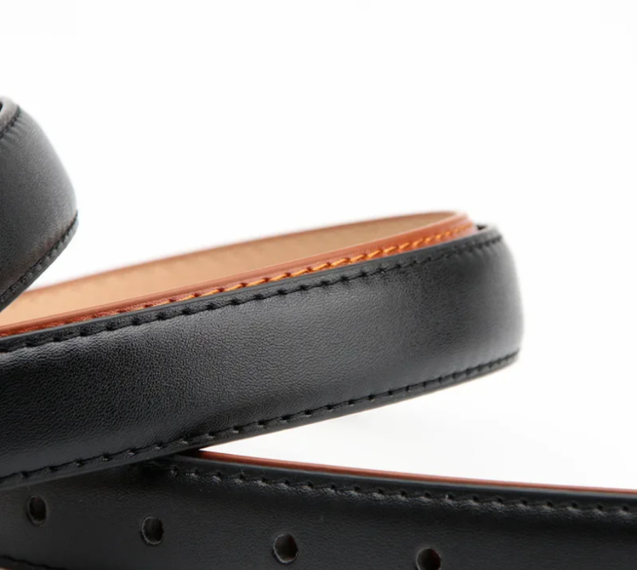 Ремень женский с пряжкой в форме сердца 75 см Ремень женский с пряжкой в форме сердца 75 см