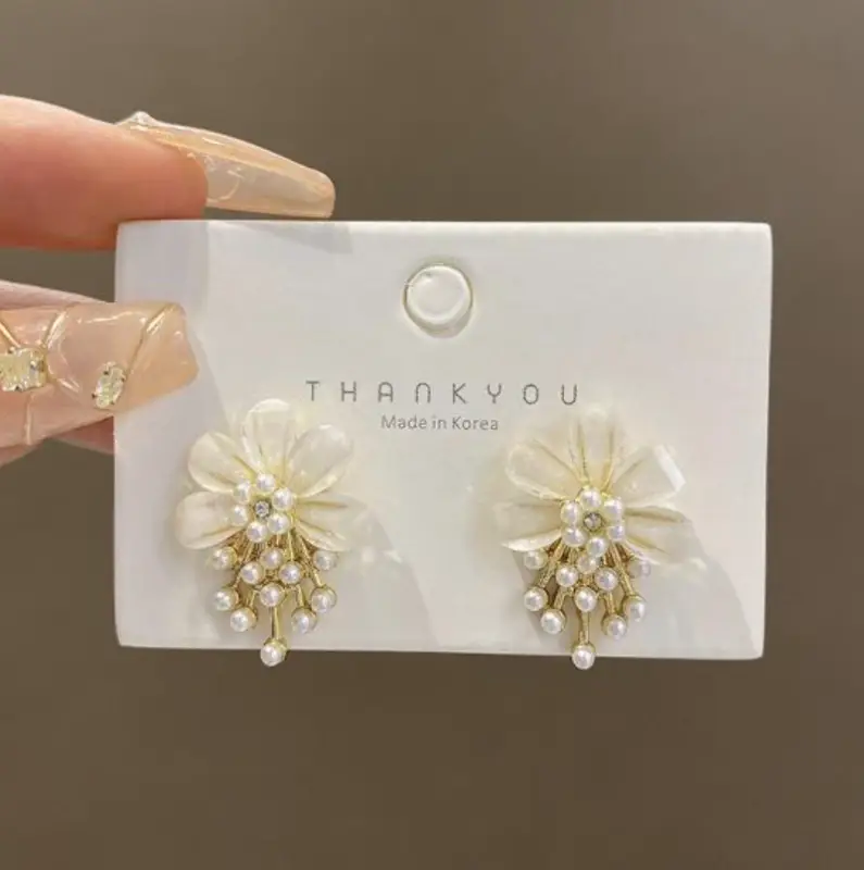 Серьги-гвоздики Цветы золотистые с эмалью