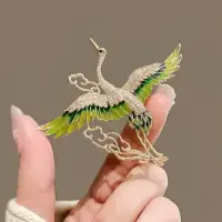 Брошь Журавль с кристаллами золотистый