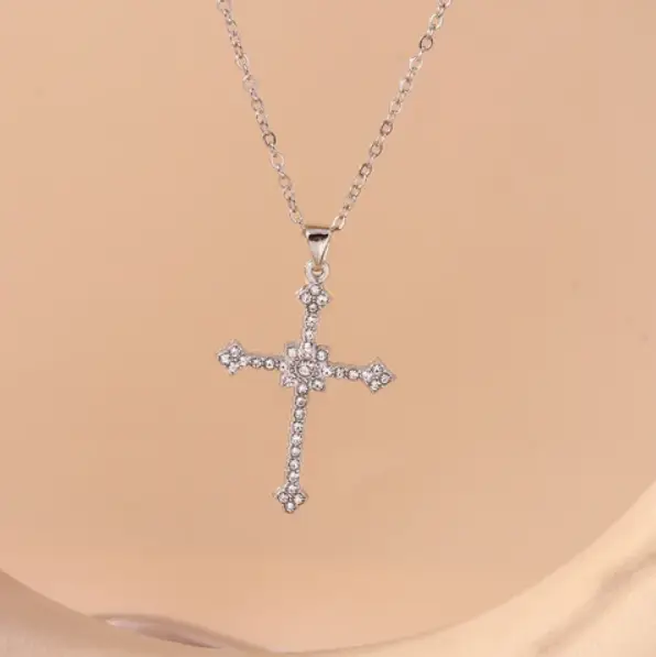 Подвеска Кресть с камнями на цепочке серебристая