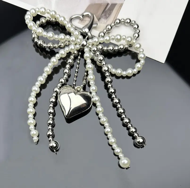 Брелок обвес на сумку жемчуг, металл с серддечком