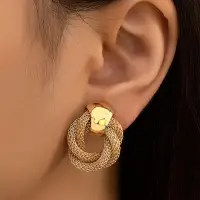 Серьги с сетчатым переплетением колечек золотистые