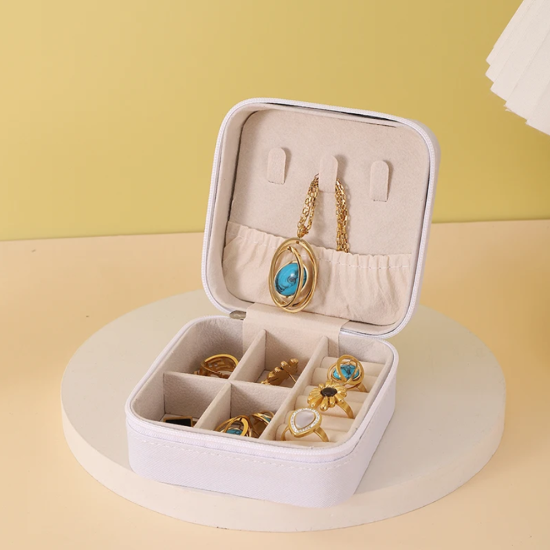 Шкатулка для хранения украшений белая экокожа