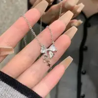 Подвеска на цепочке с камнем Бантик серебристая