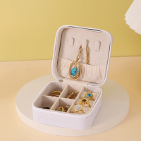 Шкатулка для хранения украшений белая экокожа