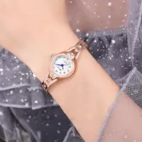 Часы наручные женские с металлическим ремешком золотистые